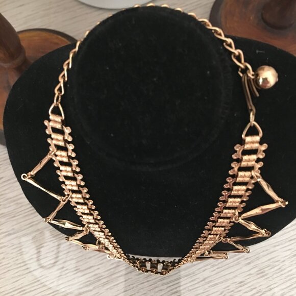 Costume Jewelry Women's Vintage Gold Triangle Necklace - Picture 3 of 4